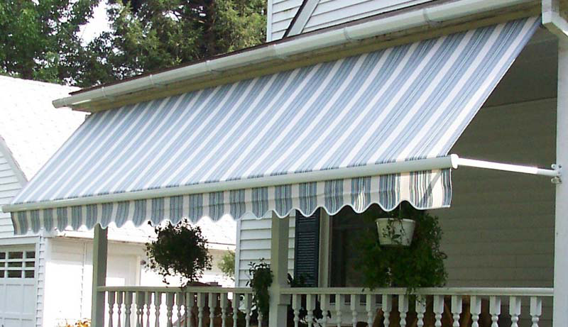 Residential retractable awning